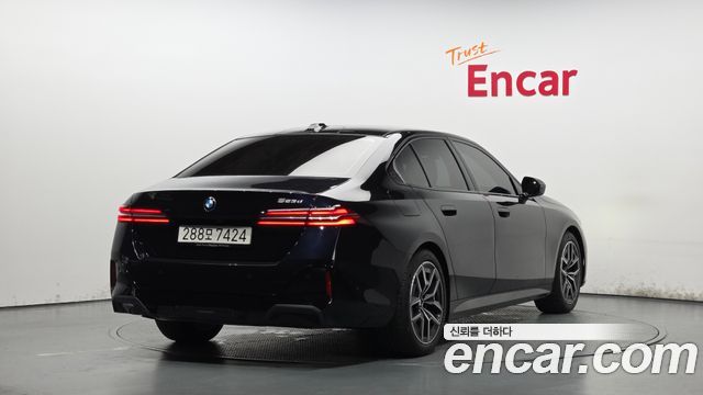 BMW 5-Series G60 523d - фото 1