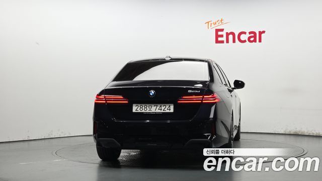 BMW 5-Series G60 523d - фото 3
