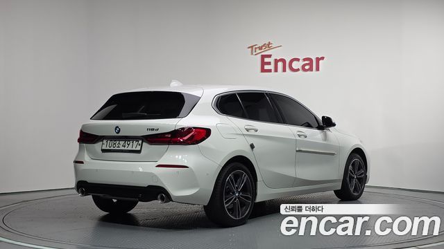 BMW 1-Series F40 118d Sport - фото 1