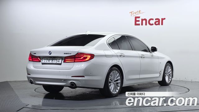 BMW 5-Series G30 520d xDrive Luxury Plus - фото 1