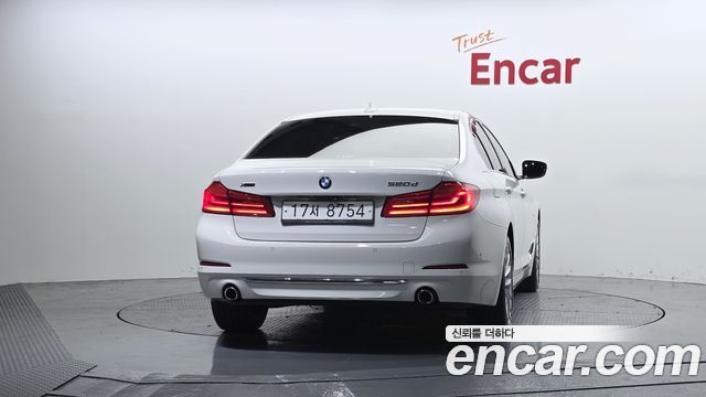 BMW 5-Series G30 520d xDrive Luxury Plus - фото 3
