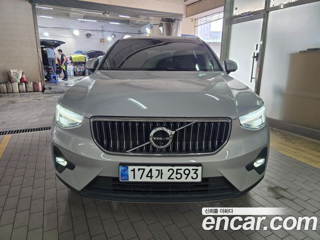 Volvo XC40 B4 Ultimate Bright - фото 1