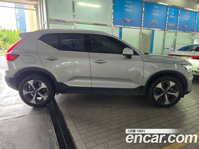 Volvo XC40 B4 Ultimate Bright - фото 3