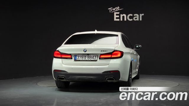 BMW 5-Series G30 520i M Sport - фото 3