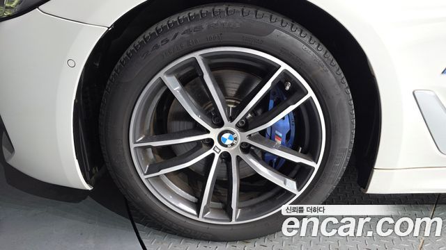 BMW 5-Series G30 520i M Sport - фото 4