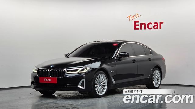BMW 5-Series G30 530e Luxury - фото 0