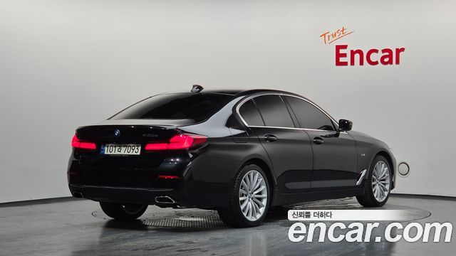 BMW 5-Series G30 530e Luxury - фото 1