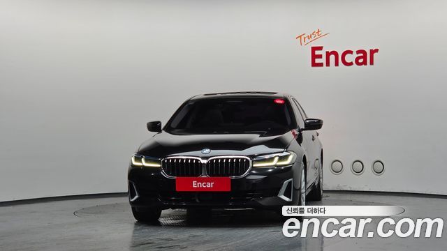 BMW 5-Series G30 530e Luxury - фото 2