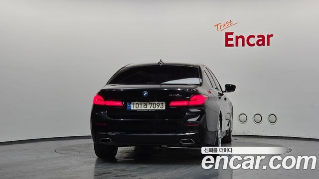 BMW 5-Series G30 530e Luxury - фото 3