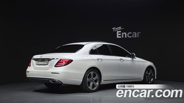 Mercedes-Benz E-Class W213 E300 Avantgarde - фото 1