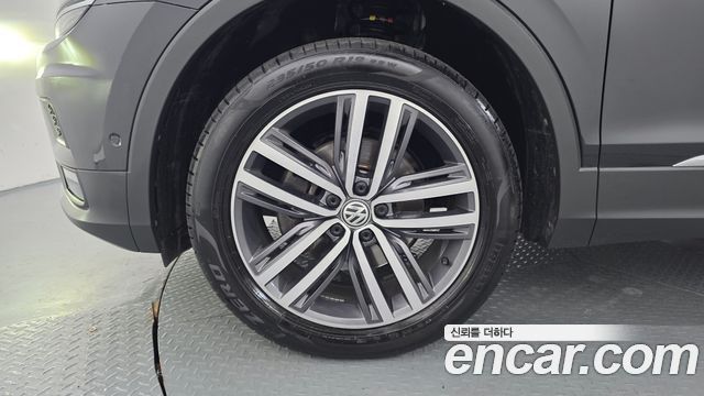 Volkswagen Tiguan 2.0 TDI Prestige - фото 4
