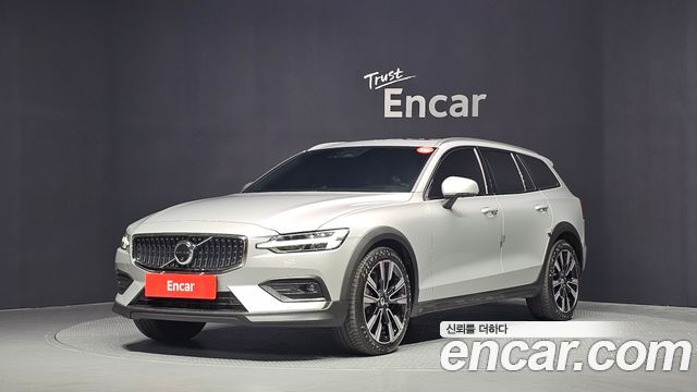 Volvo V60 2-го поколения B5 Ultimate AWD - фото 0