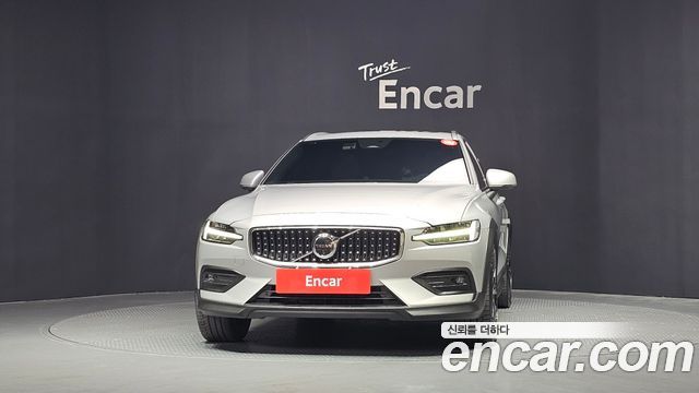 Volvo V60 2-го поколения B5 Ultimate AWD - фото 2