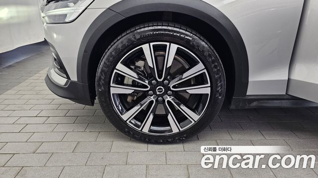 Volvo V60 2-го поколения B5 Ultimate AWD - фото 4