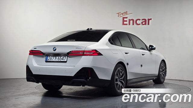 BMW 5-Series G60 520i M Sport - фото 1