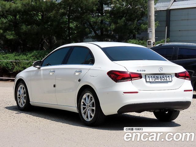 Mercedes-Benz A-Class W177 A220 Sedan - фото 2