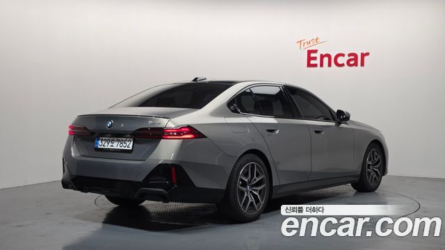 BMW 5-Series G60 520i Special Edition - фото 1