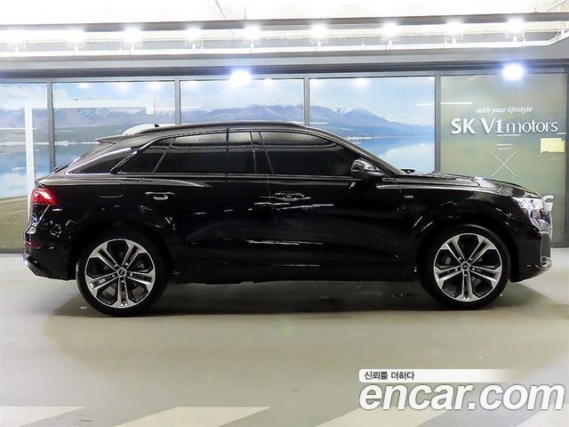 Audi Q8 55 TFSI Quattro Premium - фото 2