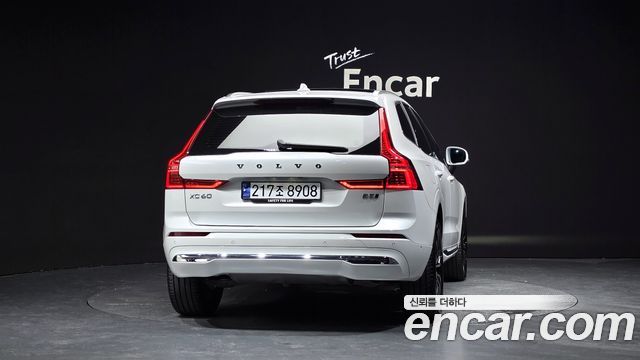 Volvo XC60 2-го поколения B5 Ultimate Bright - фото 2
