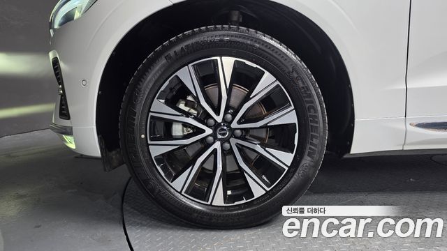 Volvo XC60 2-го поколения B5 Ultimate Bright - фото 3