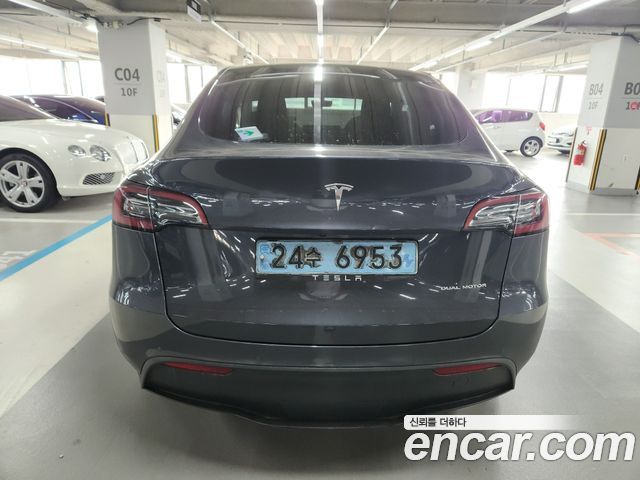 Tesla Model Y Long Range AWD - фото 4