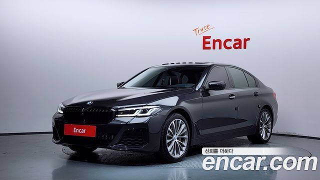 BMW 5-Series G30 540i xDrive Luxury Plus - фото 0