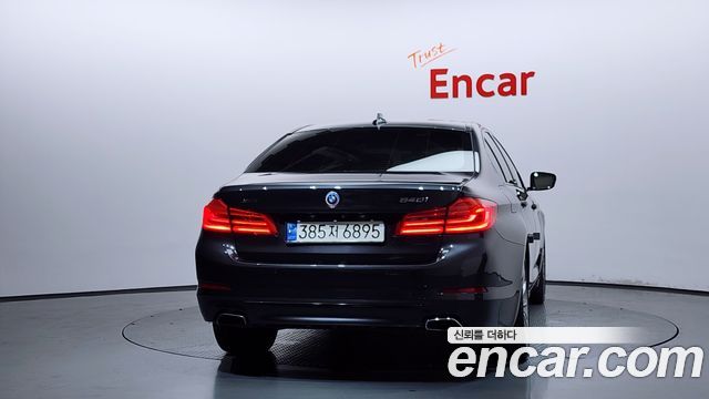 BMW 5-Series G30 540i xDrive Luxury Plus - фото 3