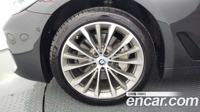 BMW 5-Series G30 540i xDrive Luxury Plus - фото 4