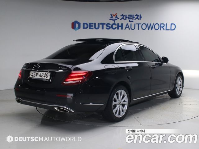 Mercedes-Benz E-Class W213 E300 4MATIC Exclusive - фото 1