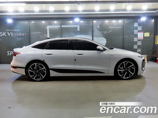 Audi A6 e-Tron Performance S line - фото 2