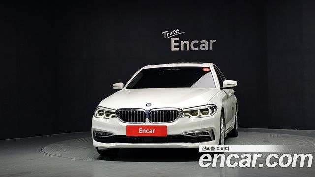 BMW 5-Series G30 520d Luxury Plus - фото 2
