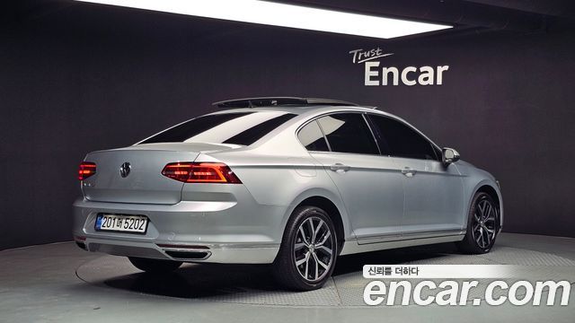 Volkswagen Passat B8 2.0 TDI Premium - фото 1