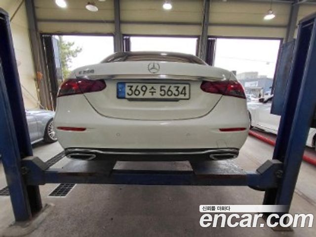 Mercedes-Benz E-Class W213 E250 Exclusive - фото 1