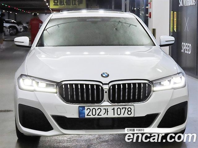 BMW 5-Series G30 523d M Sport - фото 1