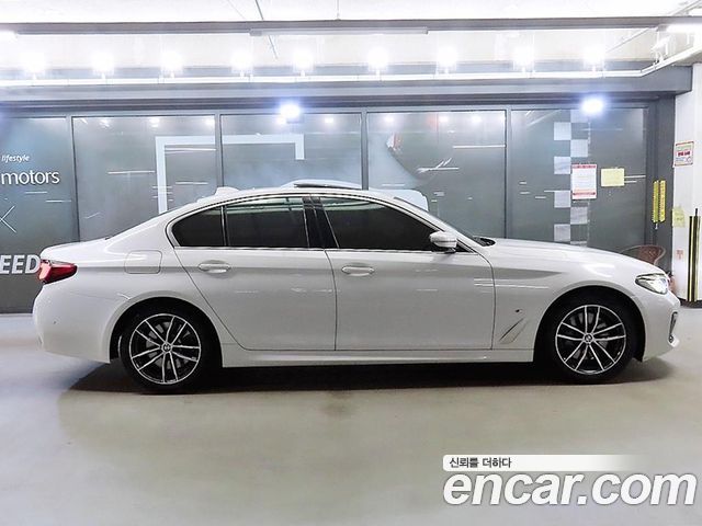 BMW 5-Series G30 523d M Sport - фото 2