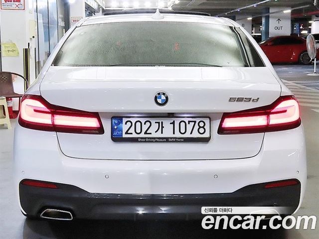 BMW 5-Series G30 523d M Sport - фото 4