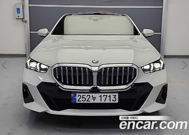 BMW 5-Series G60 520i M Sport - фото 1