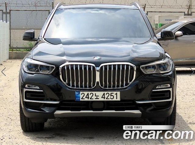 BMW X5 G05 xDrive 45e xLine - фото 0