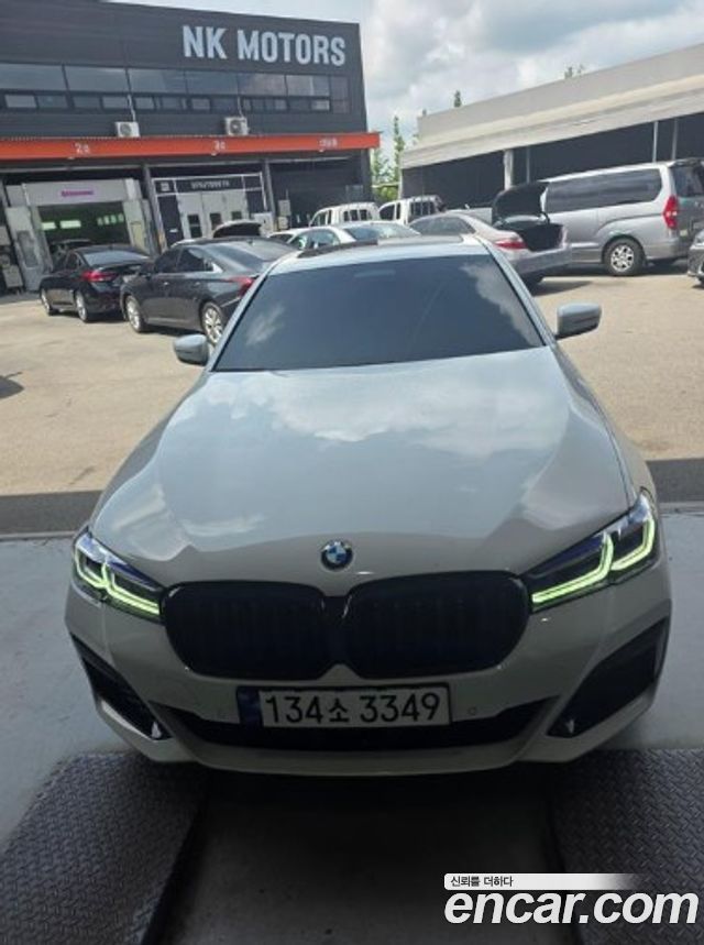 BMW 5-Series G30 530i M Sport Package - фото 0