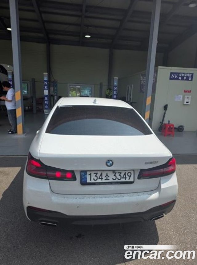 BMW 5-Series G30 530i M Sport Package - фото 1