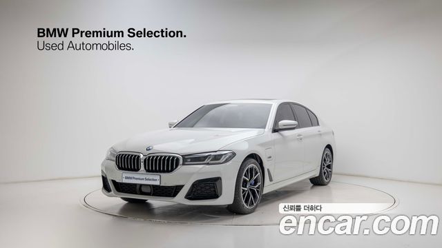 BMW 5-Series G30 530e M Sport - фото 0