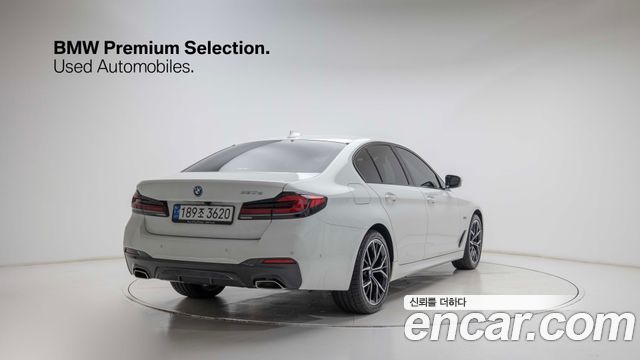 BMW 5-Series G30 530e M Sport - фото 1