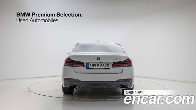 BMW 5-Series G30 530e M Sport - фото 3