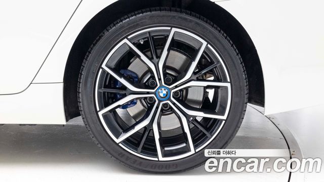 BMW 5-Series G30 530e M Sport - фото 4
