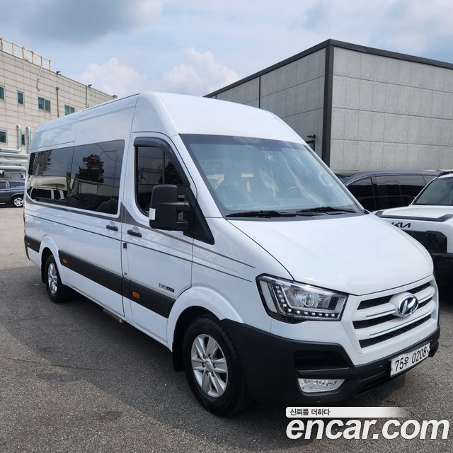 Hyundai Solati 15-seater Luxury - фото 2