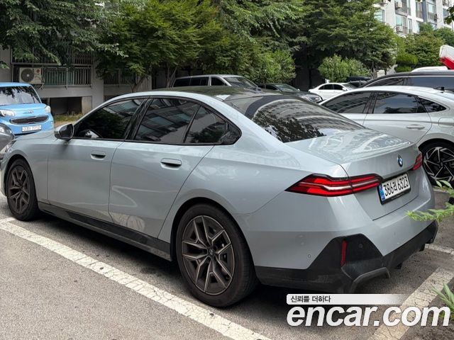 BMW 5-Series G60 520i M Sport - фото 1