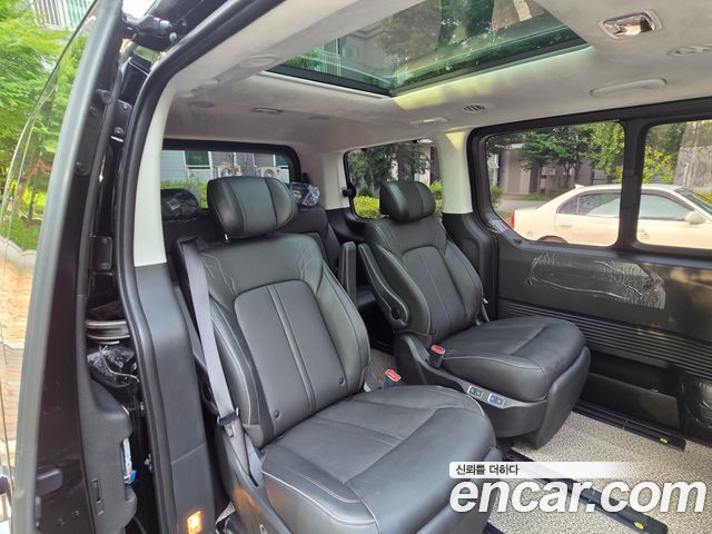Hyundai Staria Lounge 7-Seater Inspiration - фото 0