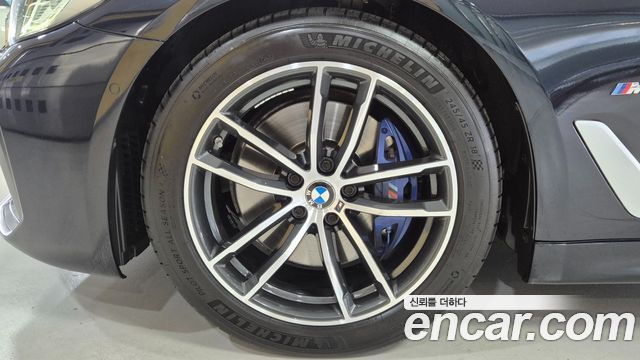 BMW 5-Series G30 520i M Sport - фото 4