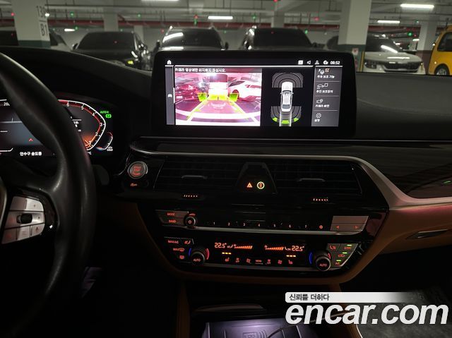 BMW 5-Series G30 520i Luxury - фото 1