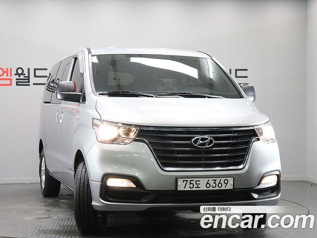 Hyundai Starex Новый 4WD Wagon 12-Seater Smart - фото 1